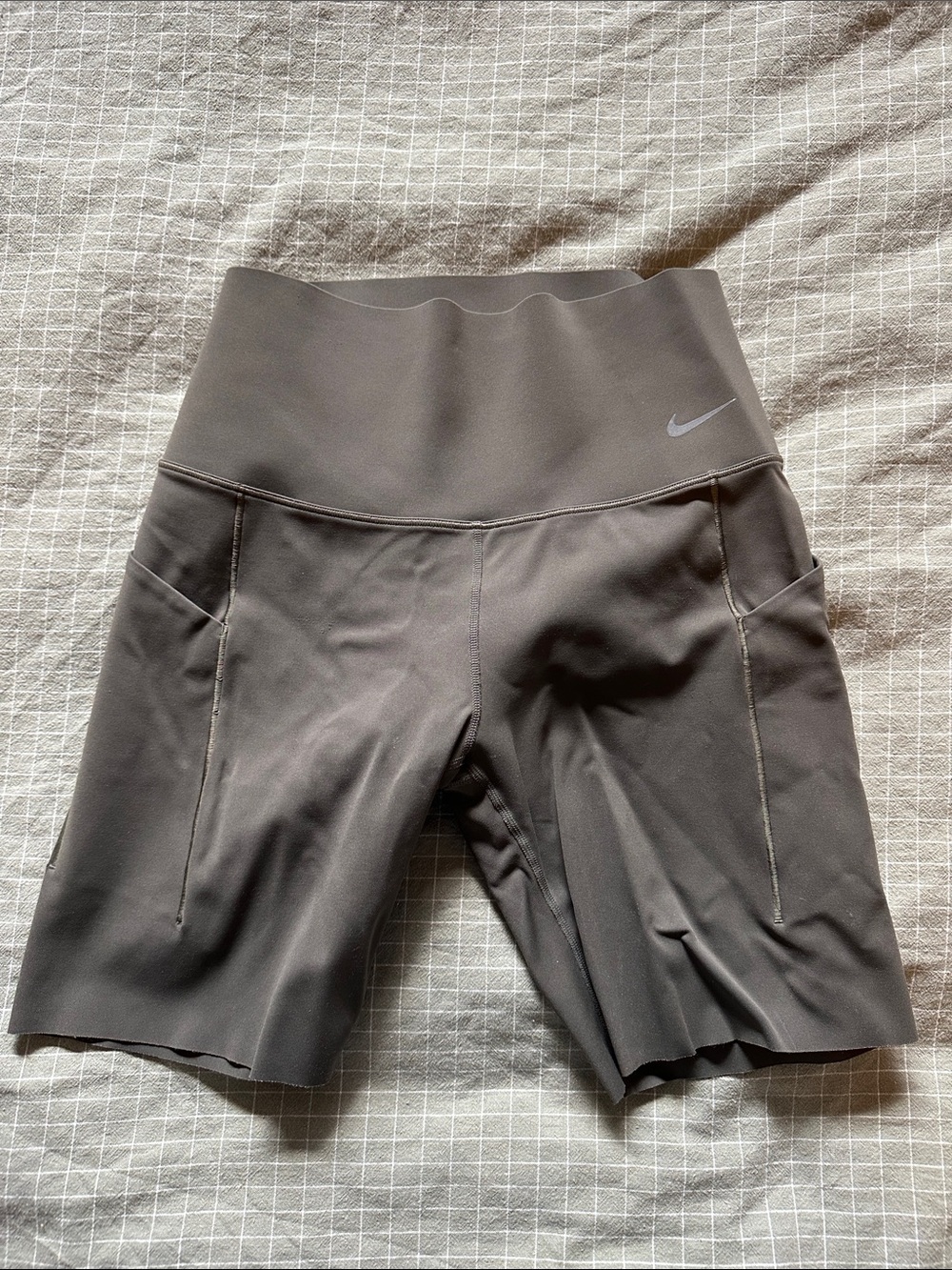 Nike Women's Universa Shorts | Olive green